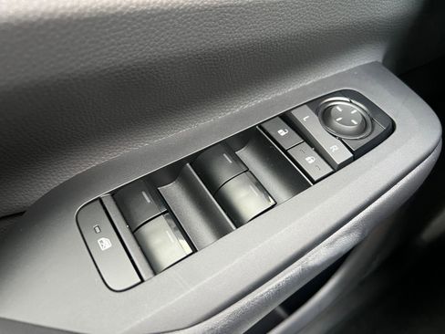 Used 2025 Toyota Prius LE image 20