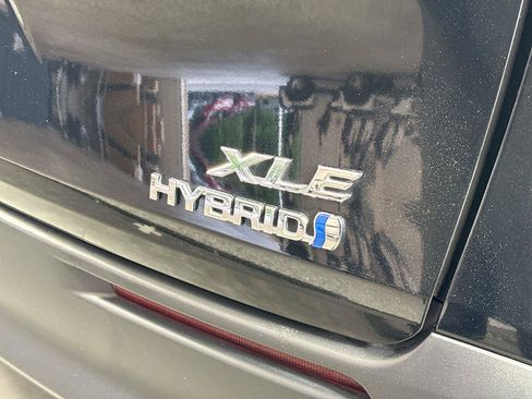 Certified 2024 Toyota Sienna XLE FWD image 14