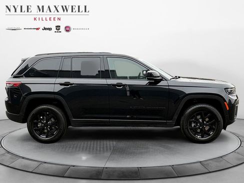 New 2026 Jeep Grand Cherokee Laredo image 17