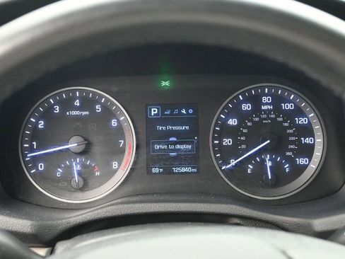 Used 2017 Hyundai Tucson Value AWD/4WD image 9