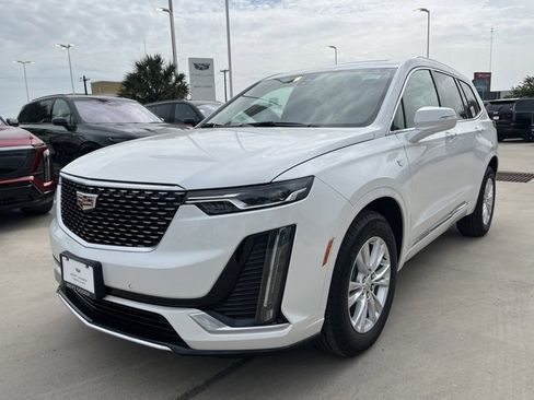 New 2025 Cadillac XT6 Luxury image 3