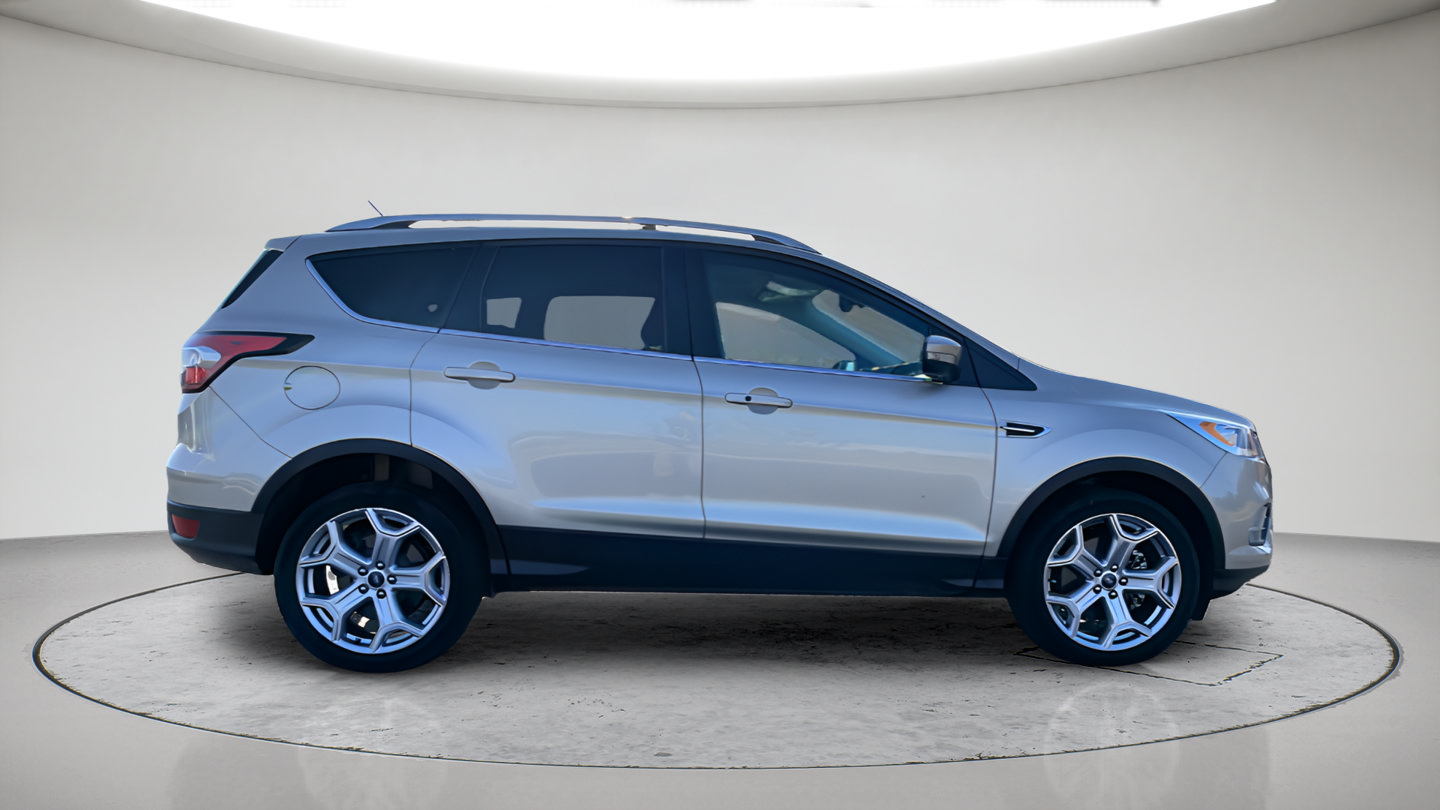 Used 2018 Ford Escape Titanium AWD/4WD image 4