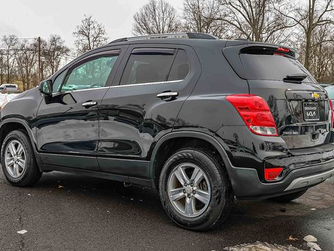 Used 2017 Chevrolet Trax LT w/ LT Convenience Package image 4