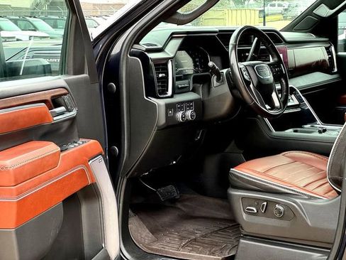 Used 2024 GMC Sierra 2500 Denali Ultimate image 8