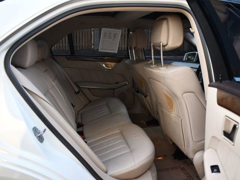 Used 2014 Mercedes-Benz E 550 4MATIC Sedan image 25