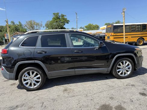 Used 2016 Jeep Cherokee Limited image 7