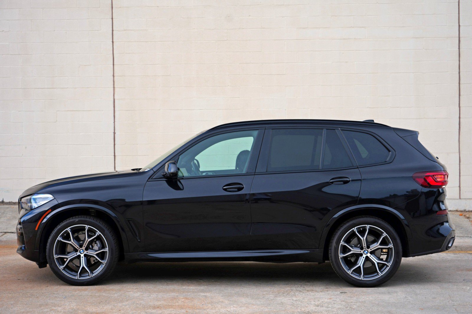 Used 2023 BMW X5 sDrive40i w/ M Sport Package RWD image 56