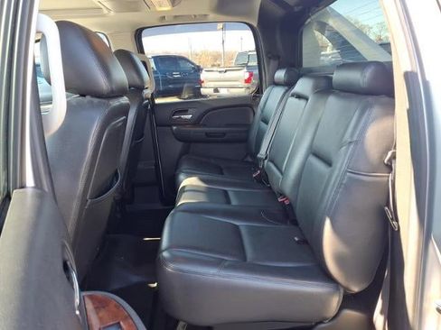 Used 2012 Chevrolet Avalanche LTZ image 18