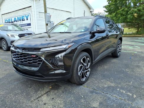 Certified 2025 Chevrolet Trax RS w/ Driver Confidence Package FWD image 8
