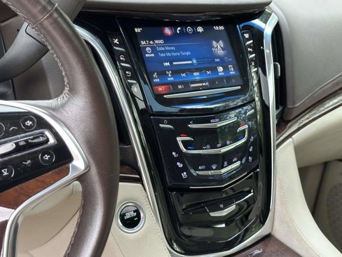 Used 2015 Cadillac Escalade Premium AWD/4WD image 9
