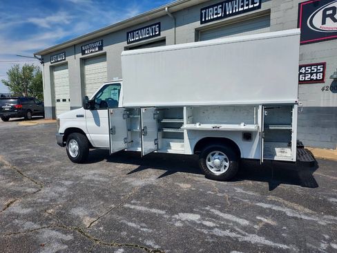 Used 2016 Ford E-350 and Econoline 350 Super Duty image 7