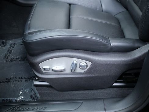 Used 2025 Porsche Macan image 16