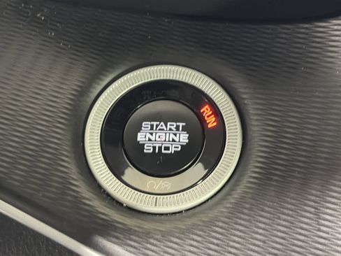 Used 2025 Jeep Grand Cherokee L Altitude image 29