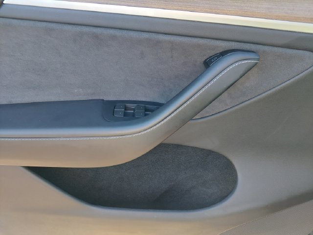 Used 2024 Tesla Model Y Long Range AWD/4WD image 19