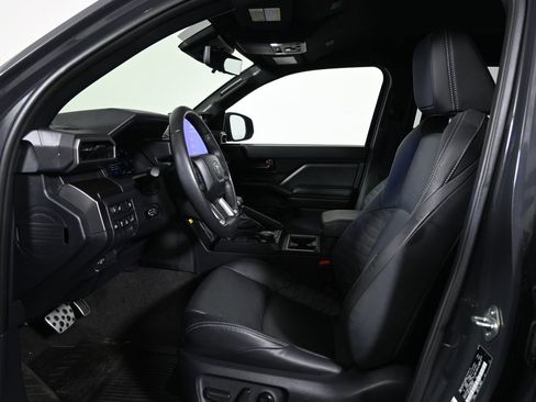 Used 2025 Toyota 4Runner TRD Sport AWD/4WD image 3