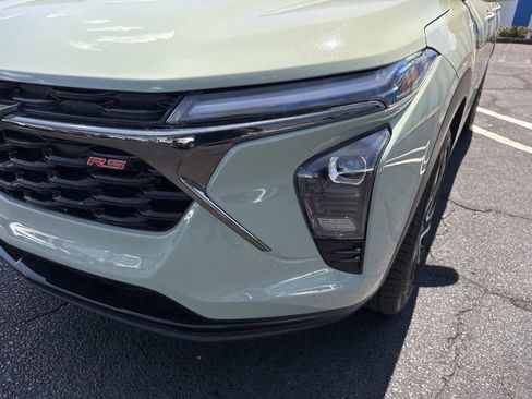 Used 2024 Chevrolet Trax RS w/ Sunroof Package image 9