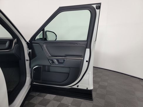 Used 2023 Rivian R1S Adventure AWD/4WD image 18