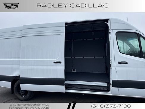 Used 2024 Mercedes-Benz eSprinter 170 Cargo image 12