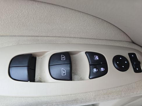 Used 2014 Nissan Pathfinder SV FWD image 27