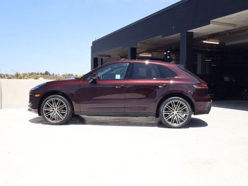 Certified 2023 Porsche Macan AWD/4WD image 2