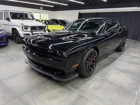 Used 2015 Dodge Challenger SRT Hellcat image 1