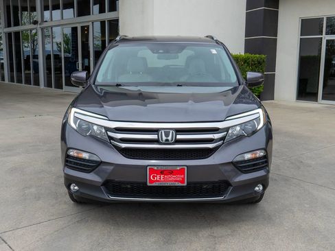 Used 2018 Honda Pilot Elite image 2