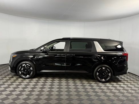 Used 2025 Kia Carnival EX image 11