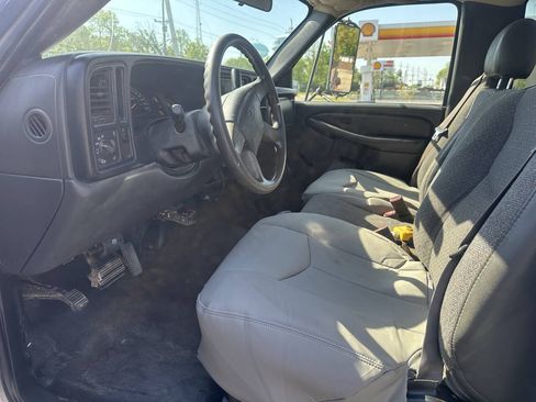 Used 2005 Chevrolet Silverado 3500 2WD Regular Cab image 13