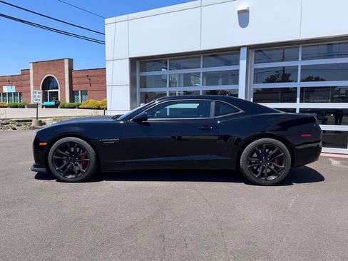 Used 2013 Chevrolet Camaro SS w/ SS Performance Package RWD image 2