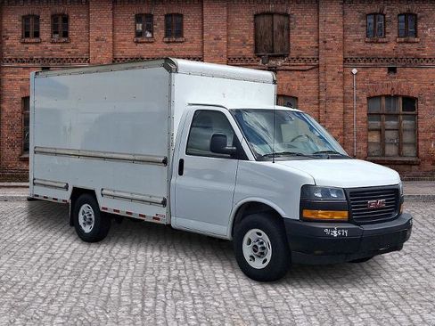 Used 2021 GMC Savana 3500 w/ Power Convenience Package RWD image 3