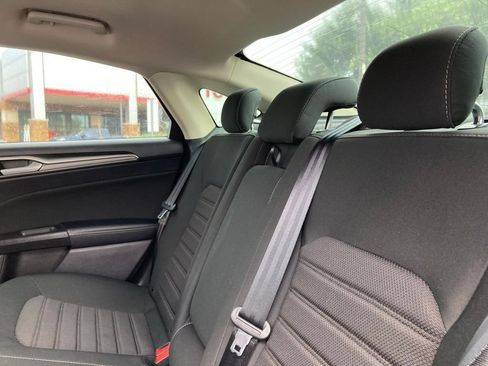 Used 2020 Ford Fusion SE FWD image 11