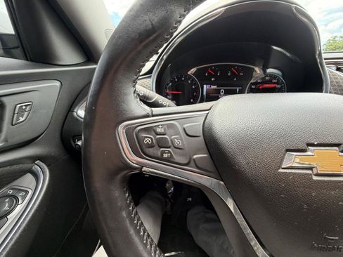 Used 2017 Chevrolet Malibu LT FWD image 14