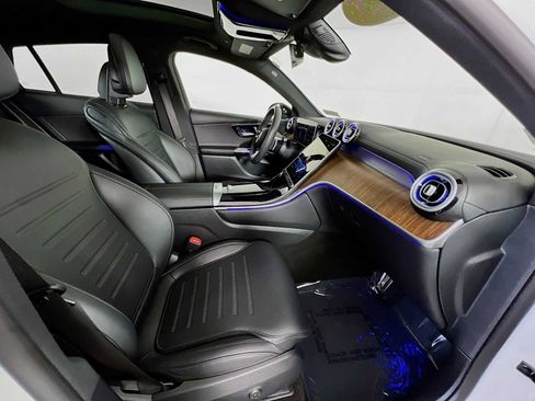 Used 2025 Mercedes-Benz GLC 300 4MATIC image 29