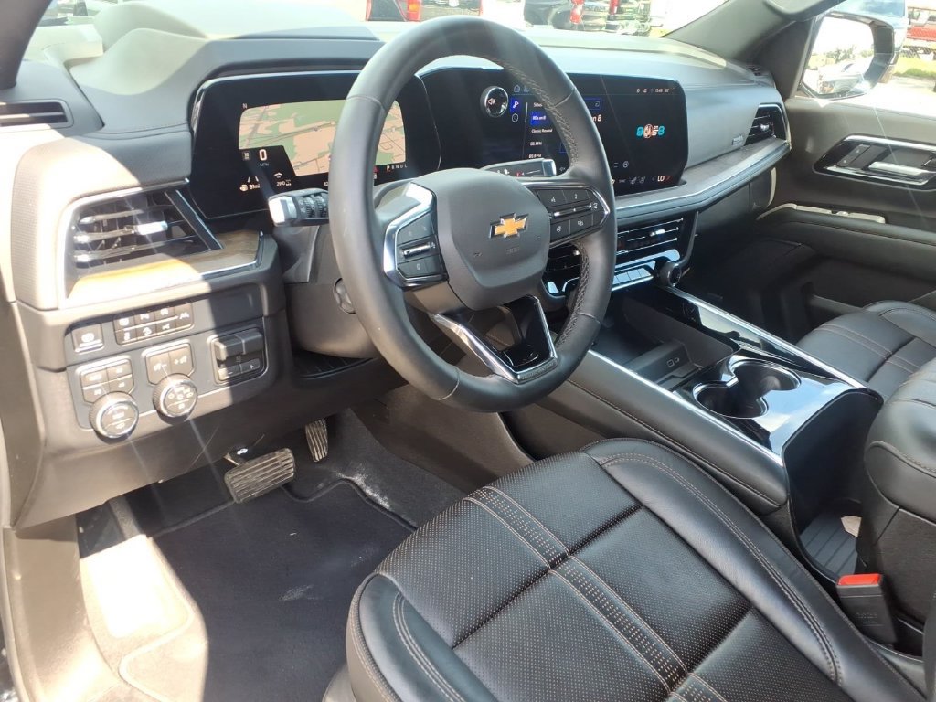 Used 2026 Chevrolet Suburban High Country AWD/4WD image 25
