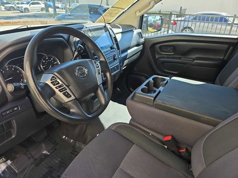 Used 2022 Nissan Titan S image 15