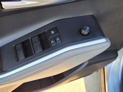 Used 2024 Toyota Highlander XLE image 25