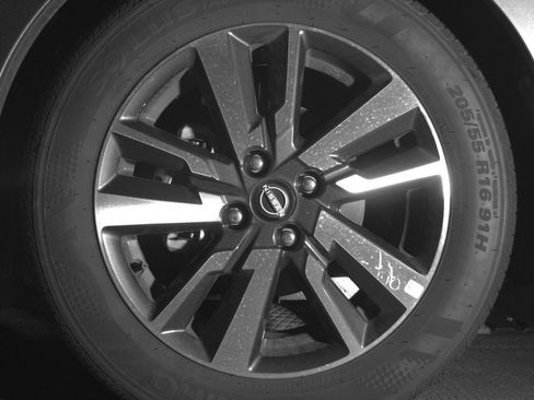 Used 2025 Nissan Versa SV w/ Trunk Package FWD image 12