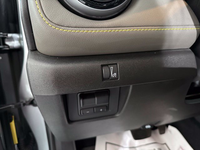 Used 2024 Chevrolet Colorado ZR2 w/ Technology Package AWD/4WD image 19