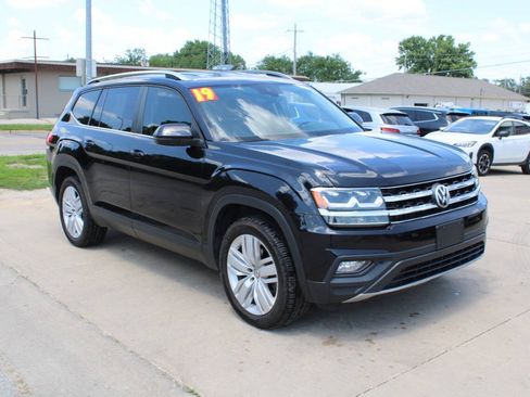 Used 2019 Volkswagen Atlas SE FWD image 2