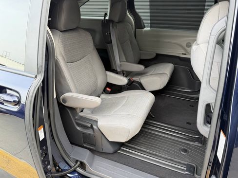 Used 2024 Toyota Sienna LE AWD/4WD image 20
