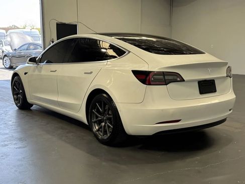 Used 2020 Tesla Model 3 Standard Range image 2