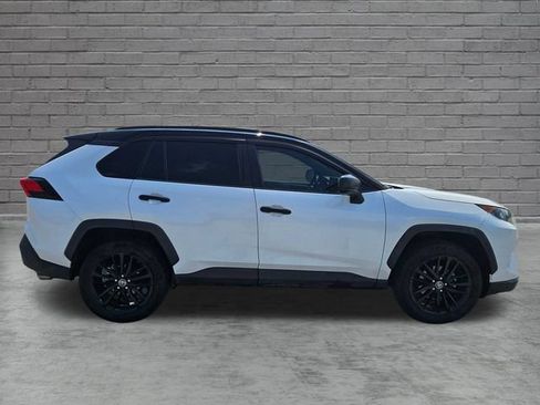 Used 2020 Toyota RAV4 LE FWD image 6