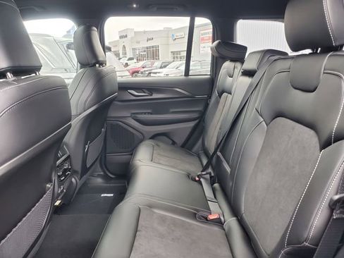 New 2025 Jeep Grand Cherokee Altitude image 15