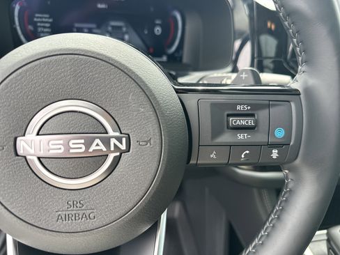 Used 2025 Nissan Pathfinder Platinum image 27