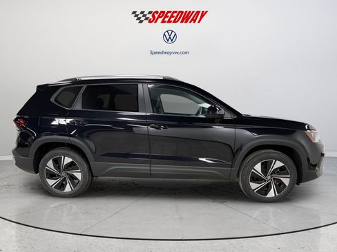 New 2026 Volkswagen Taos SE AWD/4WD image 8