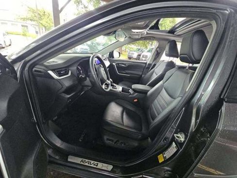 Used 2023 Toyota RAV4 XLE Premium FWD image 3