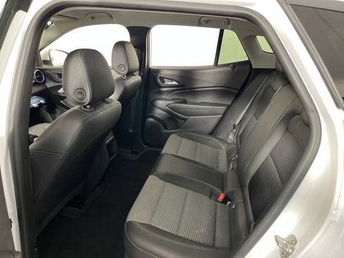 Certified 2025 Chevrolet Trax LT FWD image 21