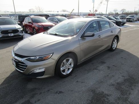 Used 2022 Chevrolet Malibu LT image 1