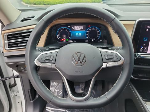 Used 2024 Volkswagen Atlas SE w/ Black Wheel Package FWD image 27