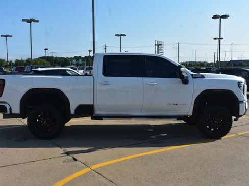 Used 2025 GMC Sierra 2500 AT4 AWD/4WD image 4